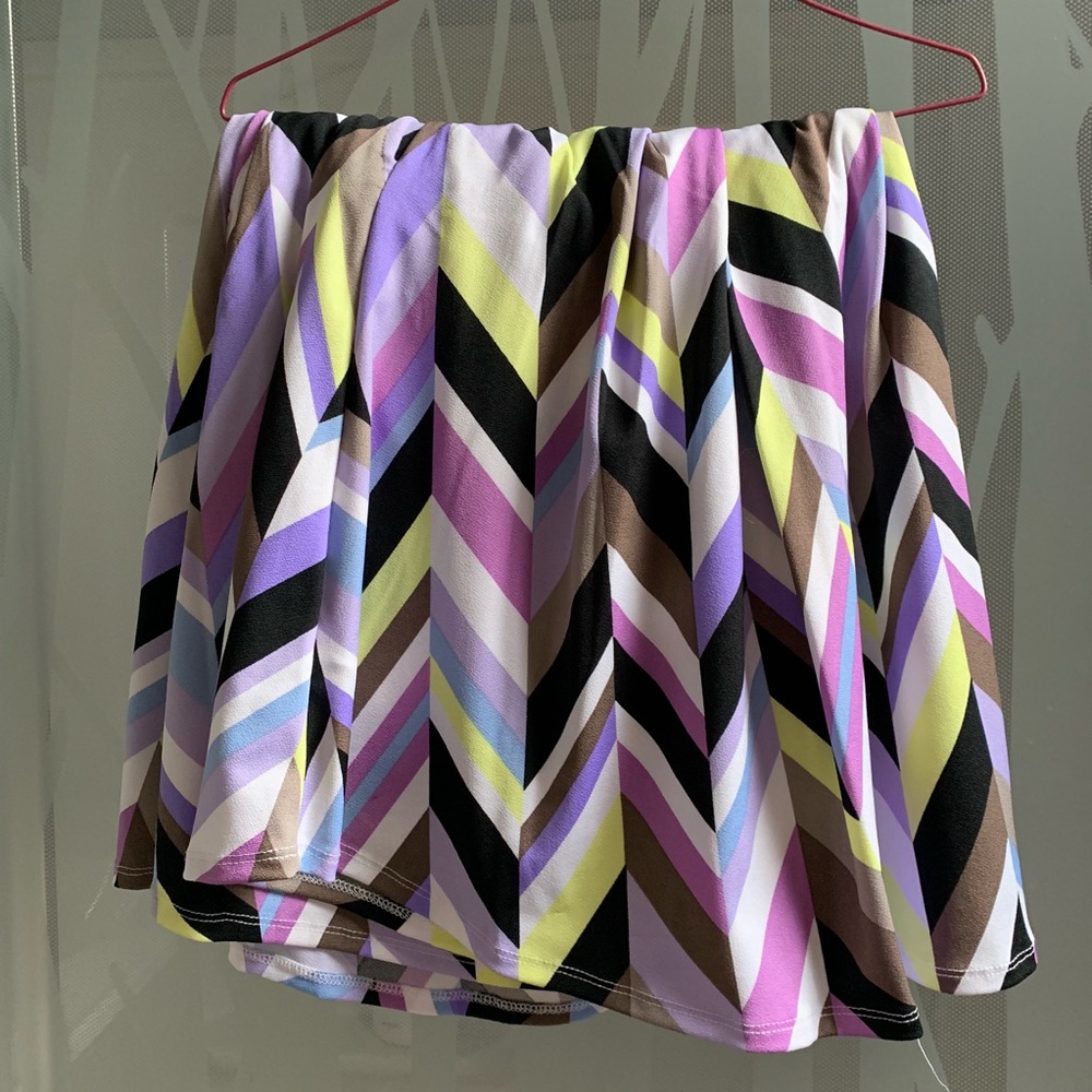 Fun full skirt with pockets.